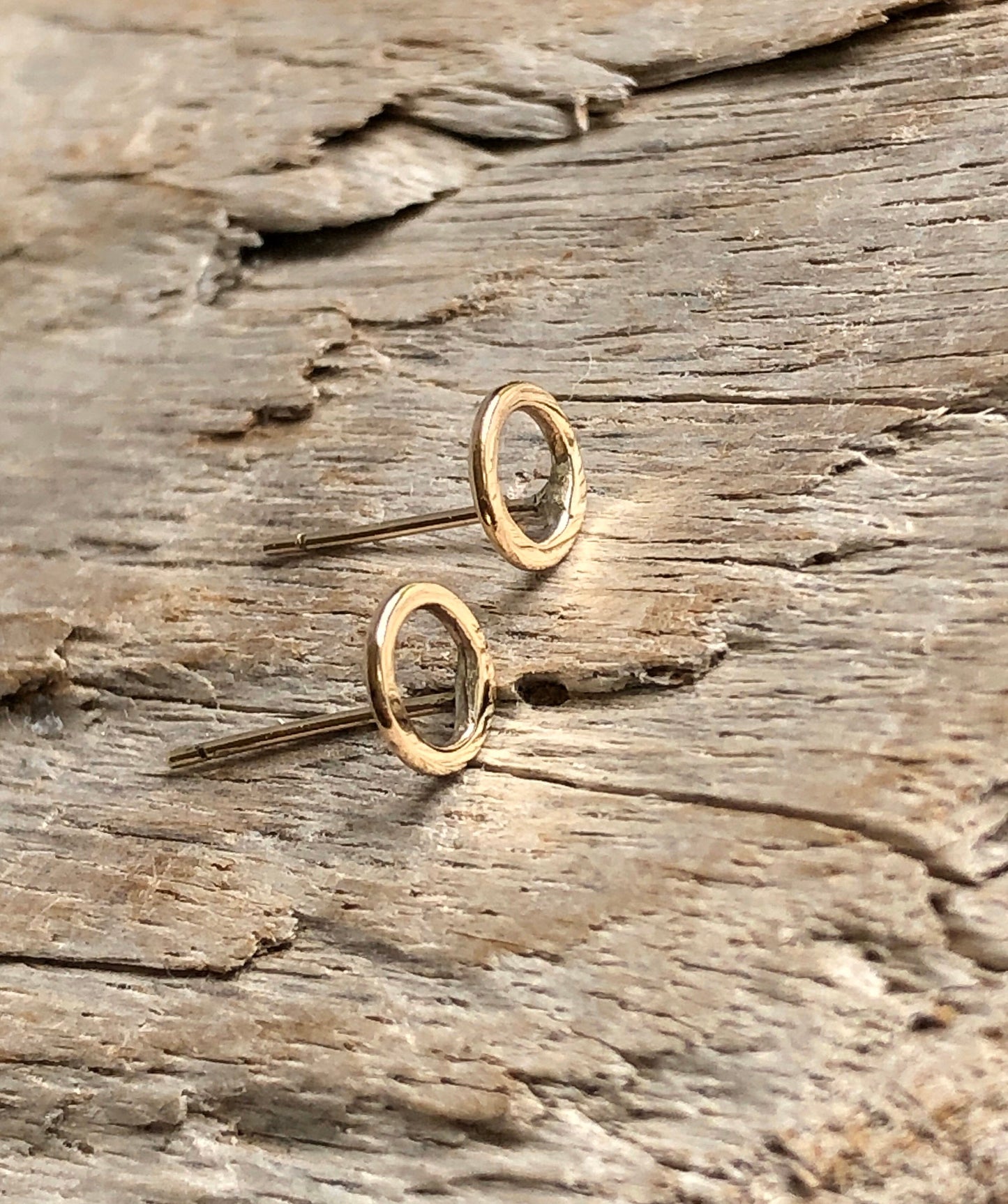 Handmade Circle O 9k Gold Stud Earrings