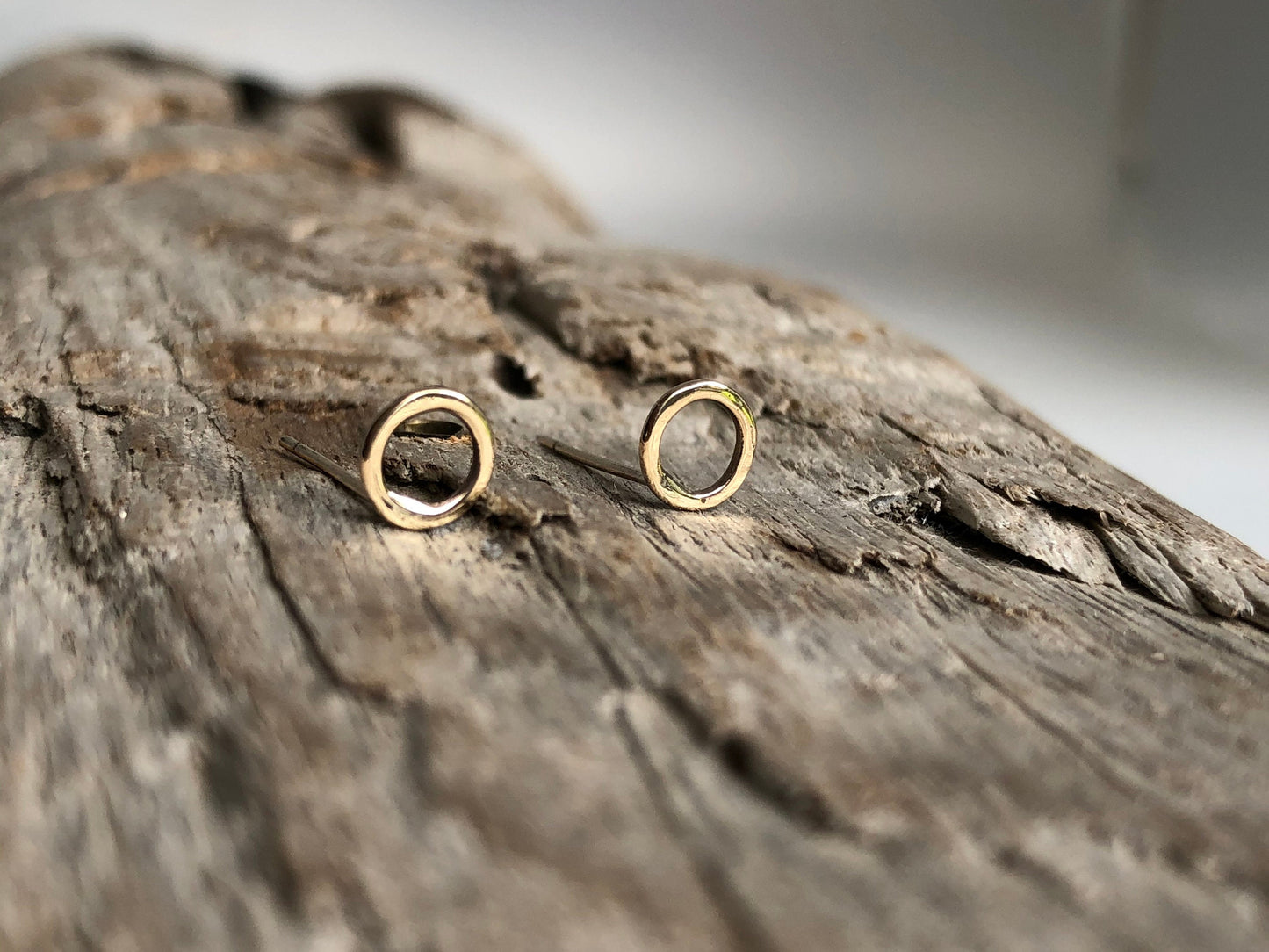 Handmade Circle O 9k Gold Stud Earrings